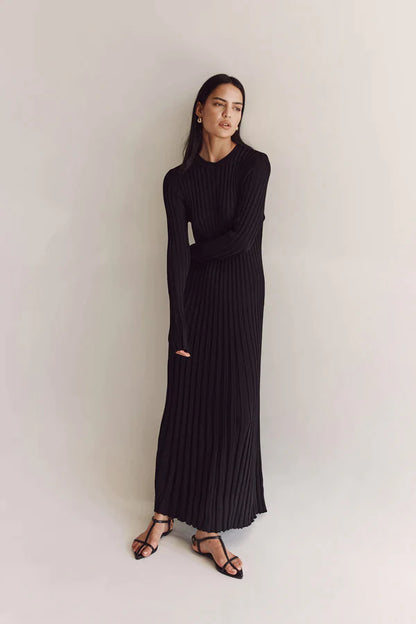 Knitted Long Dress™ | Elegant Midi Dress with Sculpted Design