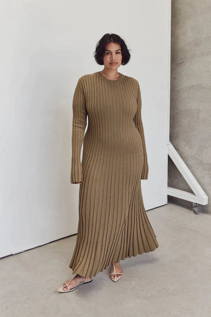 Knitted Long Dress™ | Elegant Midi Dress with Sculpted Design