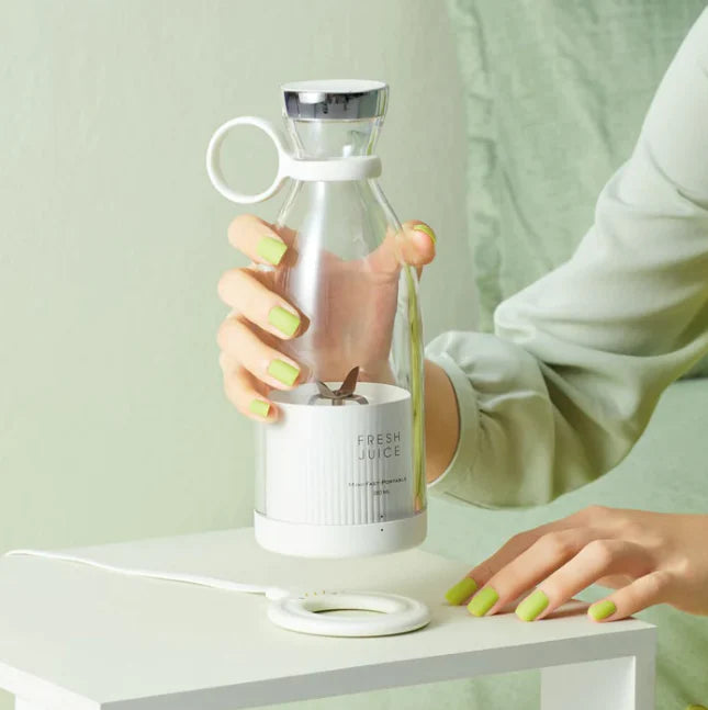 Fresh Juice Blender™ - Portable  Refreshment in Motion